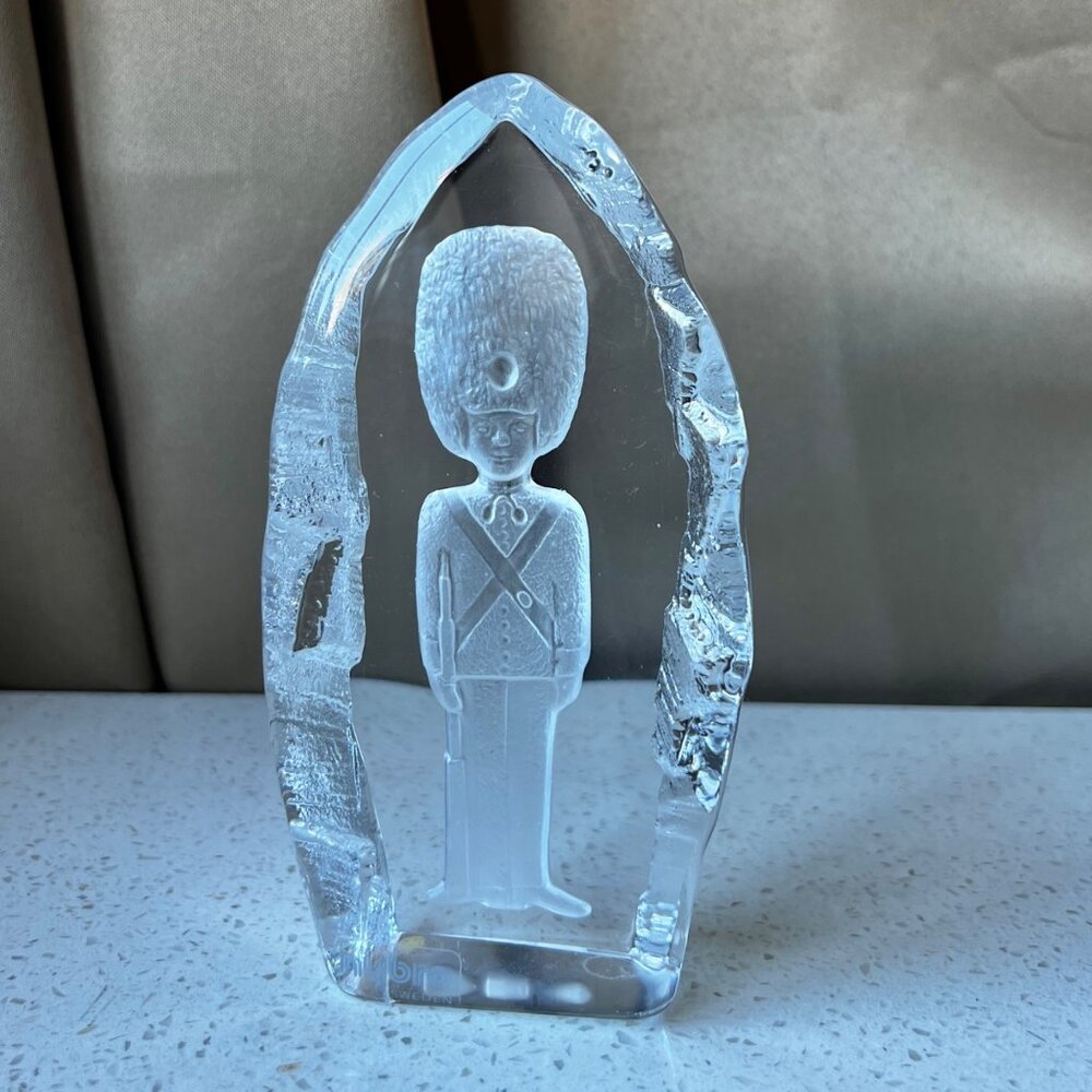Nybro Sweden Crystal Glass Figurine Of British Guard Soldier Sculpture Decoratio